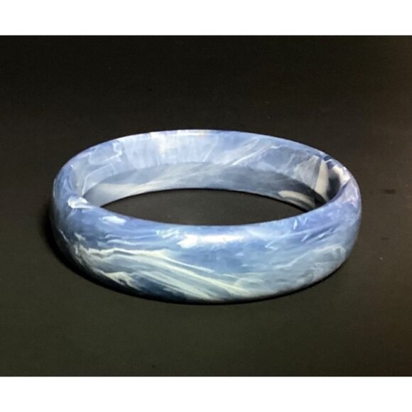 Unbranded Jewelry - Vintage Marbled Denim Blue and White Lucite Bangle Bracelet Mod